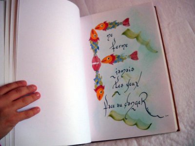 Calligraphie page d'un livre artiste réalisé entièrement à la main, abécédaire lettre E décorée